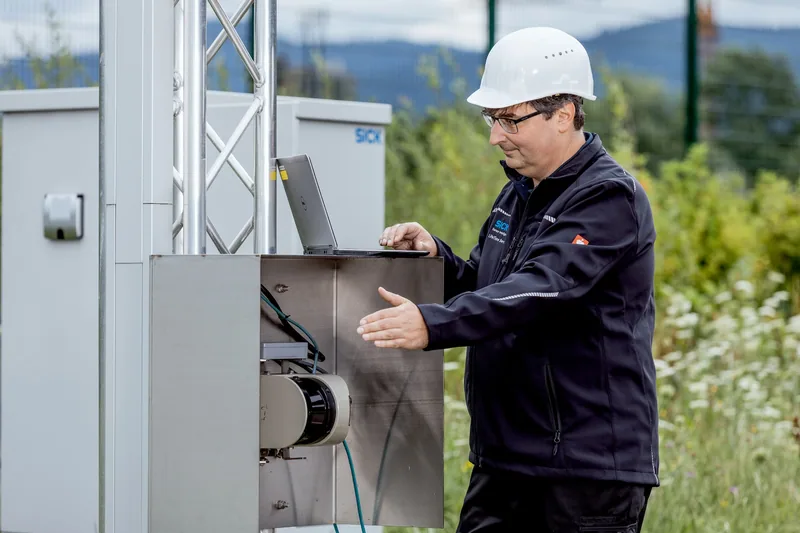 SICK Commissioning LiDAR sensors Engineering and integration — Commissioning LiDAR sensors